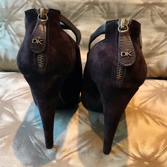 🤎Donna Karan Chocolate Brown Suede Booties🤎 - Picture 4 of 12